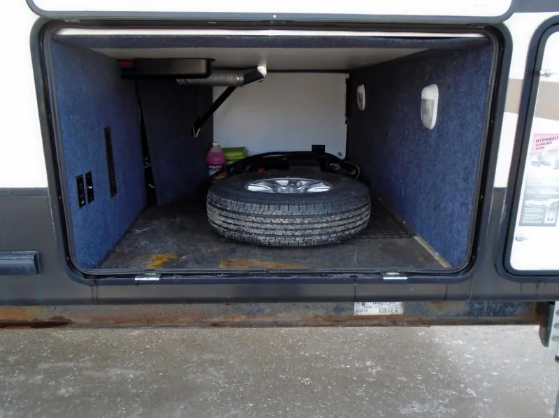 2018 Heartland Bighorn Traveler 39MB - Photo 4