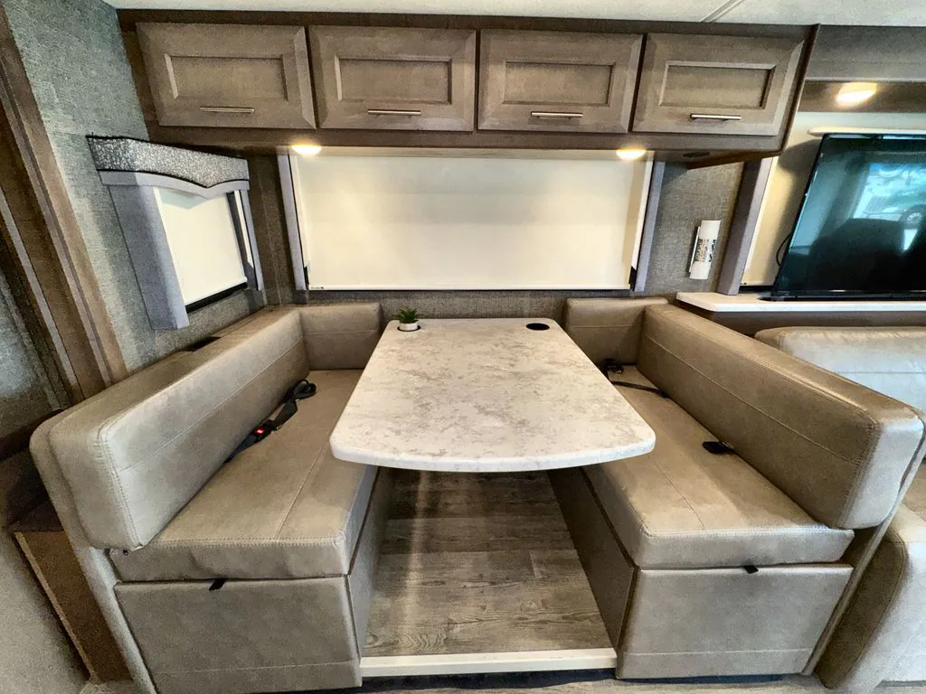 2022 Thor Motor Coach Challenger 35MQ, Photos photo 13