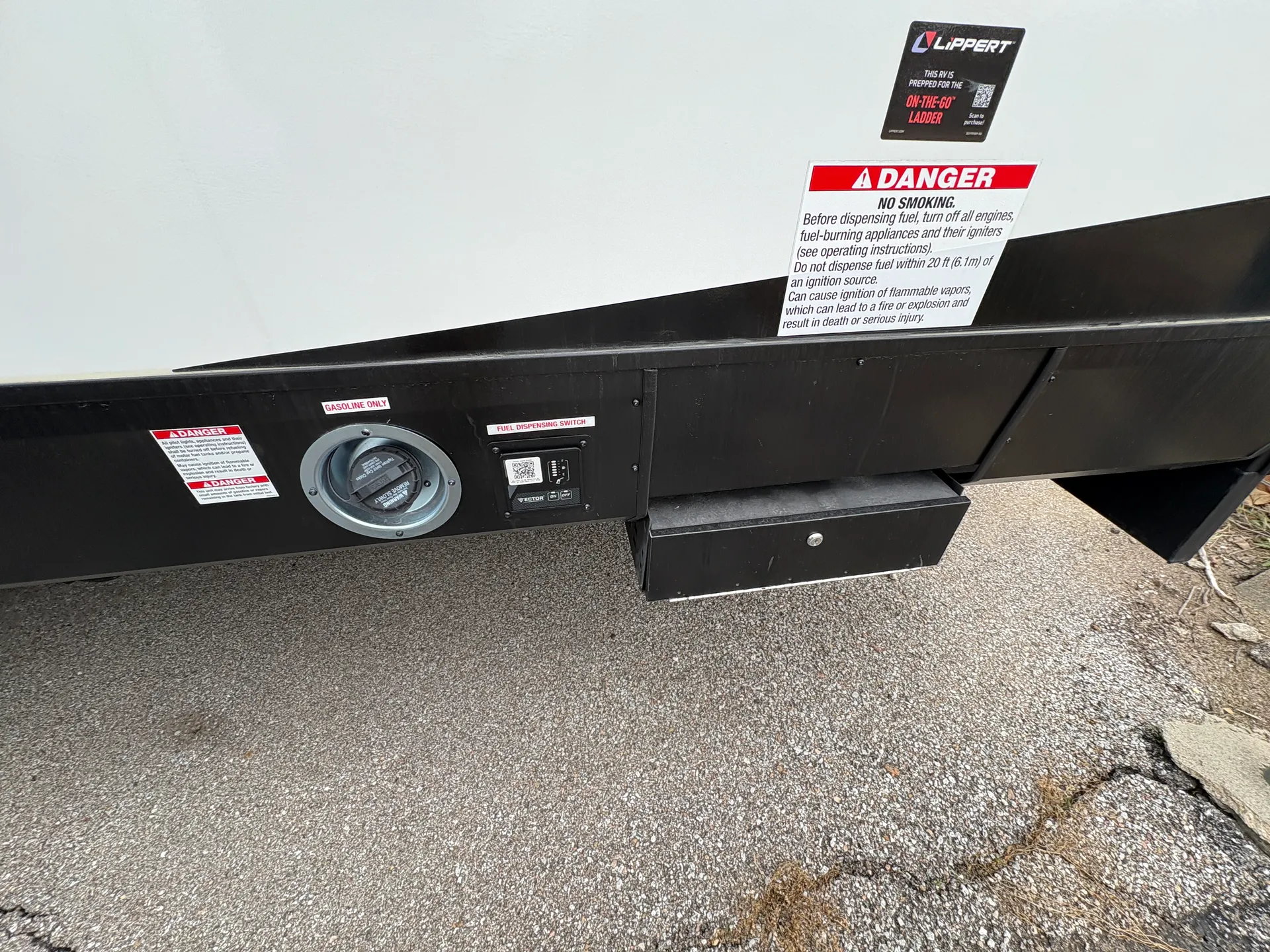 2025 Forest River Cherokee Wolf Pack Limited 27-12.5 - Photo 4