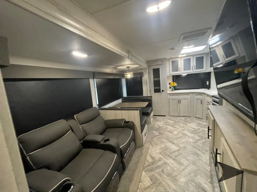 2023 Forest River Wildcat 303MBX, Photos photo 5