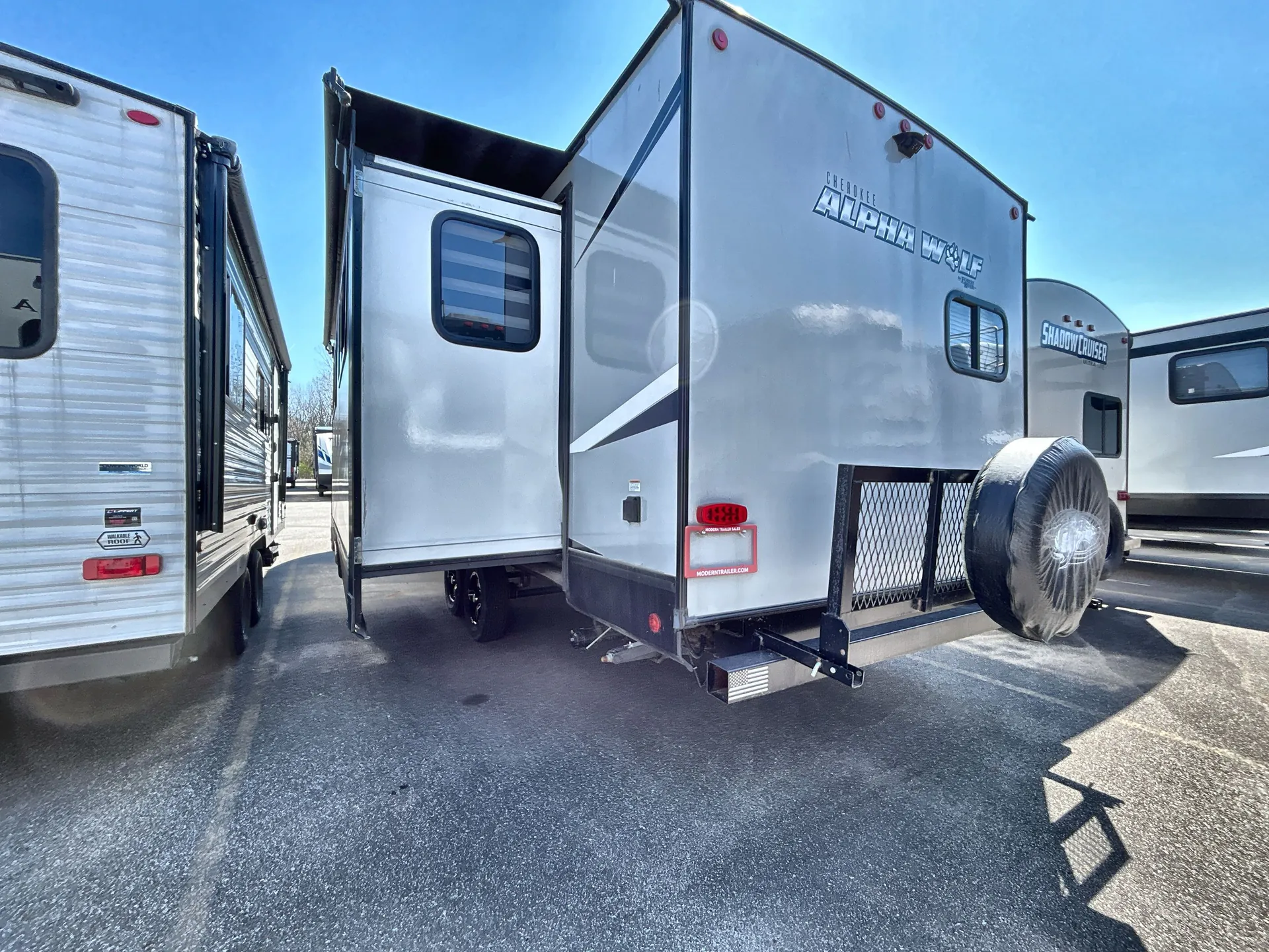2021 Forest River Cherokee Alpha Wolf 27RK-L — backside