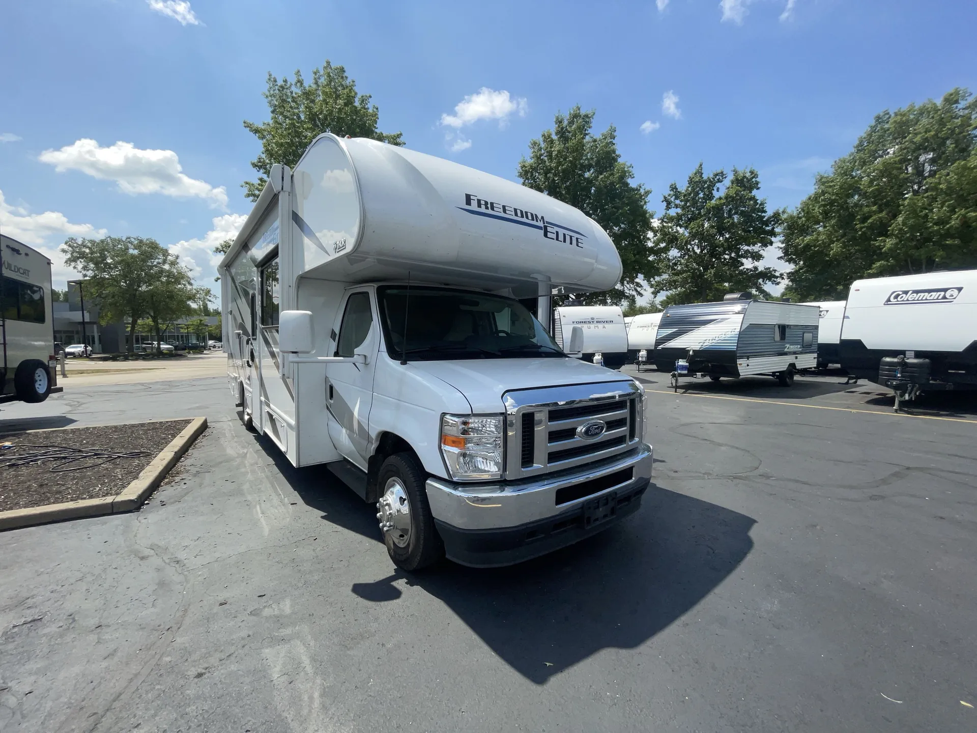 2024 Thor Motor Coach Freedom Elite 27FE - Photo 2