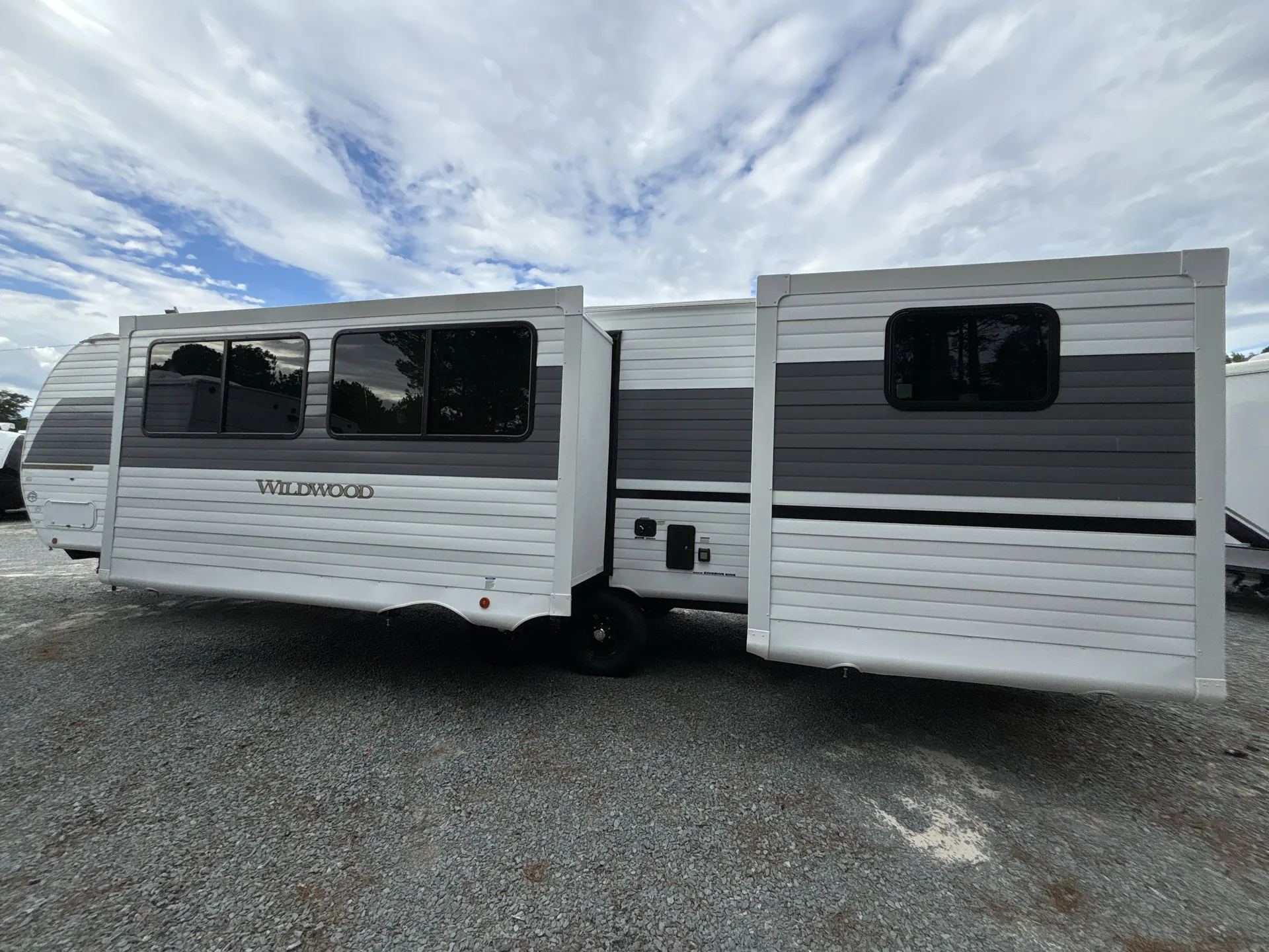 2027 Forest River Wildwood 32BHDS — off campside