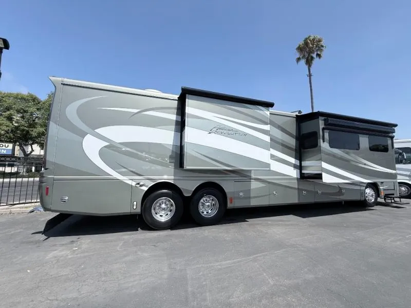 2012 American Coach American Revolution Used    42T Bath and a half - Photo 2