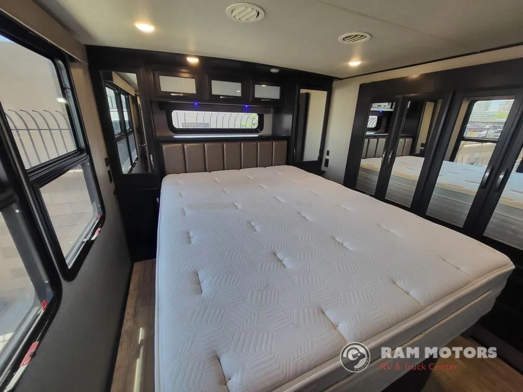 2018 Grand Design Momentum 376TH, Photos photo 23