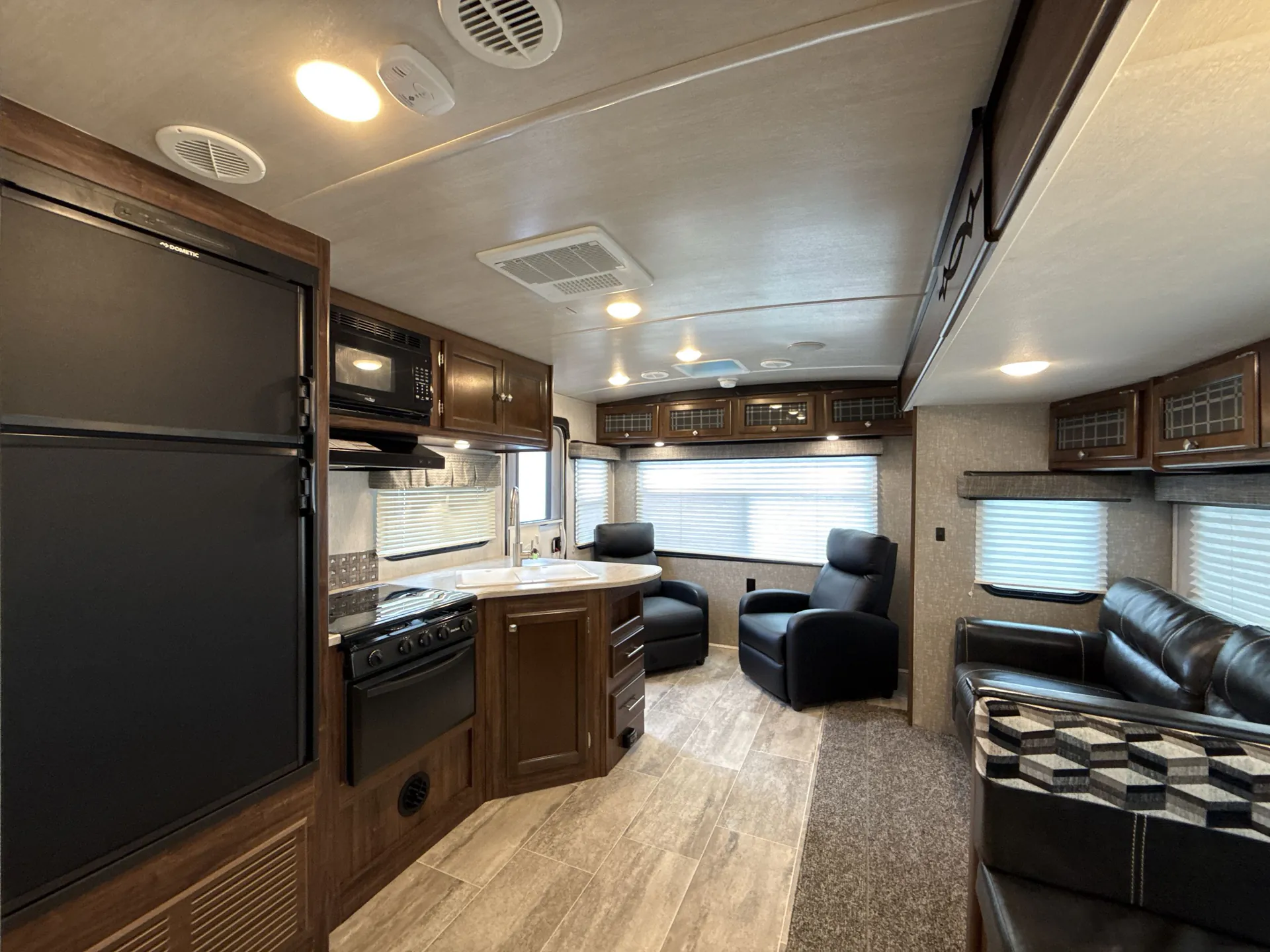 2018 Heartland Mallard IDM27 — living area main