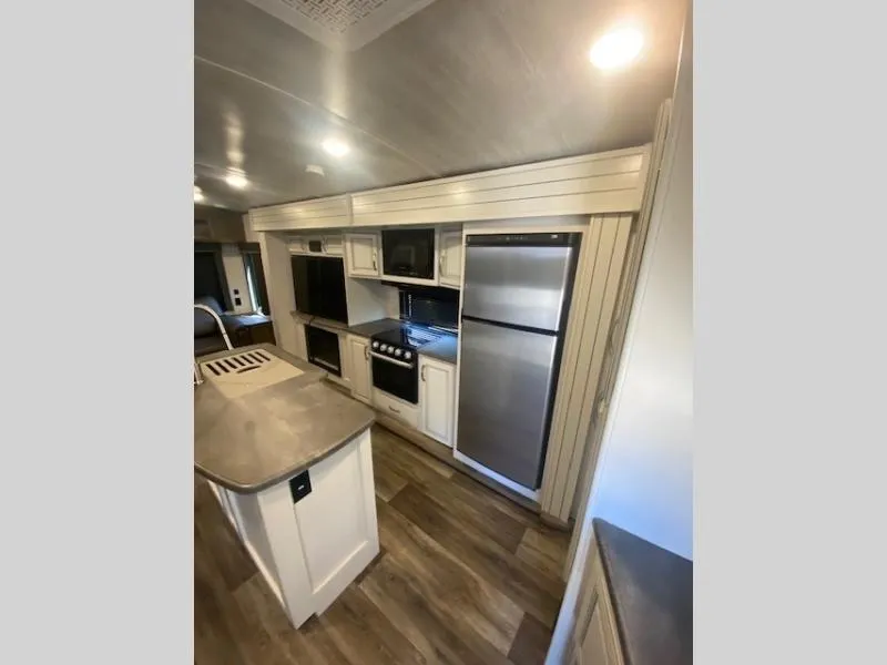 2022 Keystone RV Cougar Half-Ton 33RLI - Photo 3