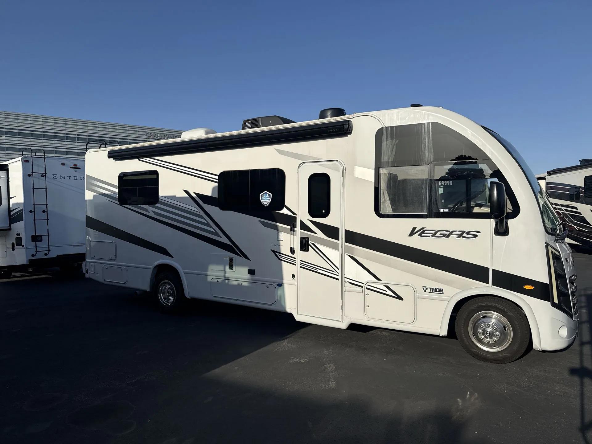 2024 Thor Motor Coach Vegas 26.1 - Photo 2