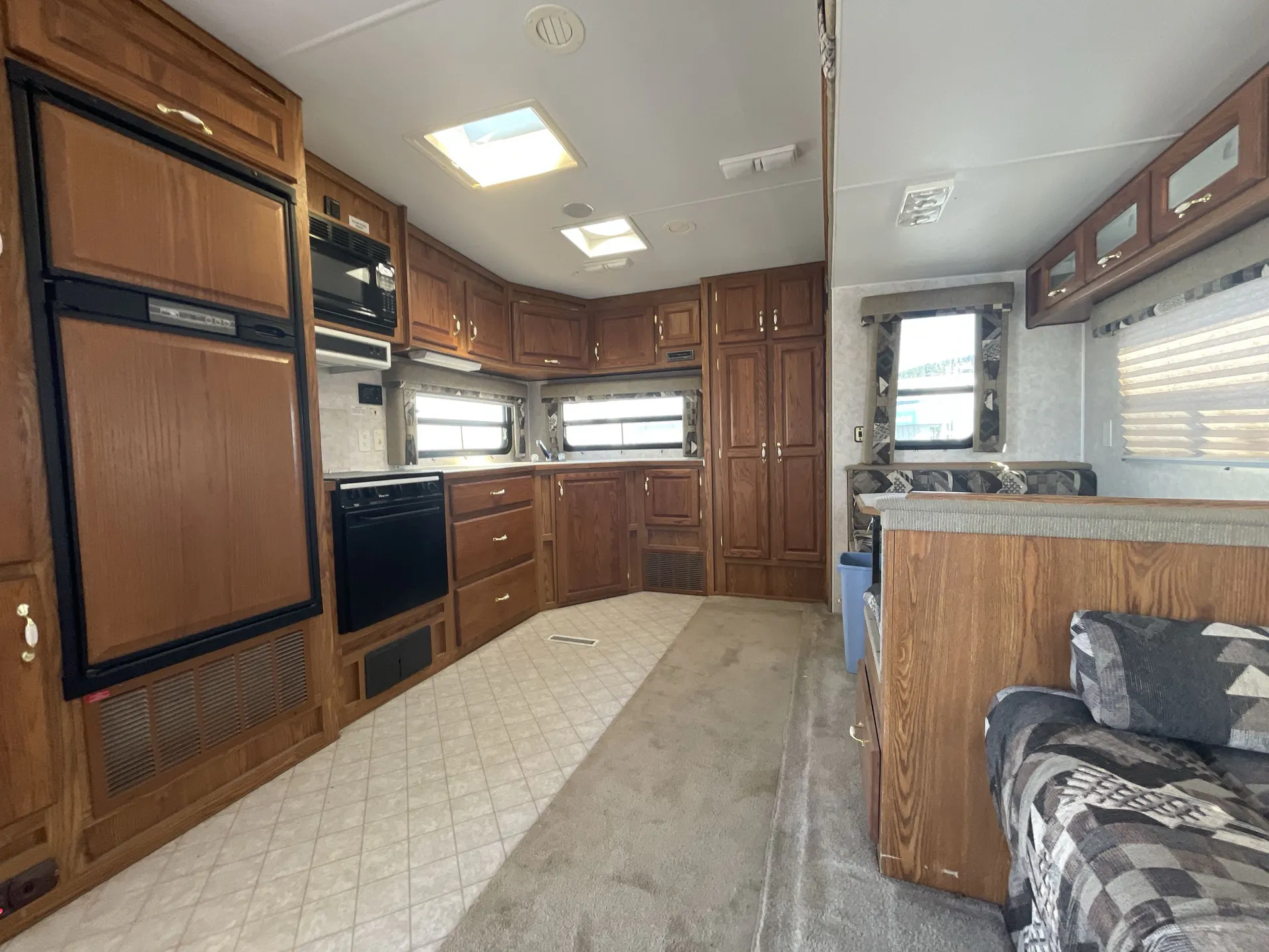 2003 Northwood Arctic Fox Grande Ronde 27-5L — living area main