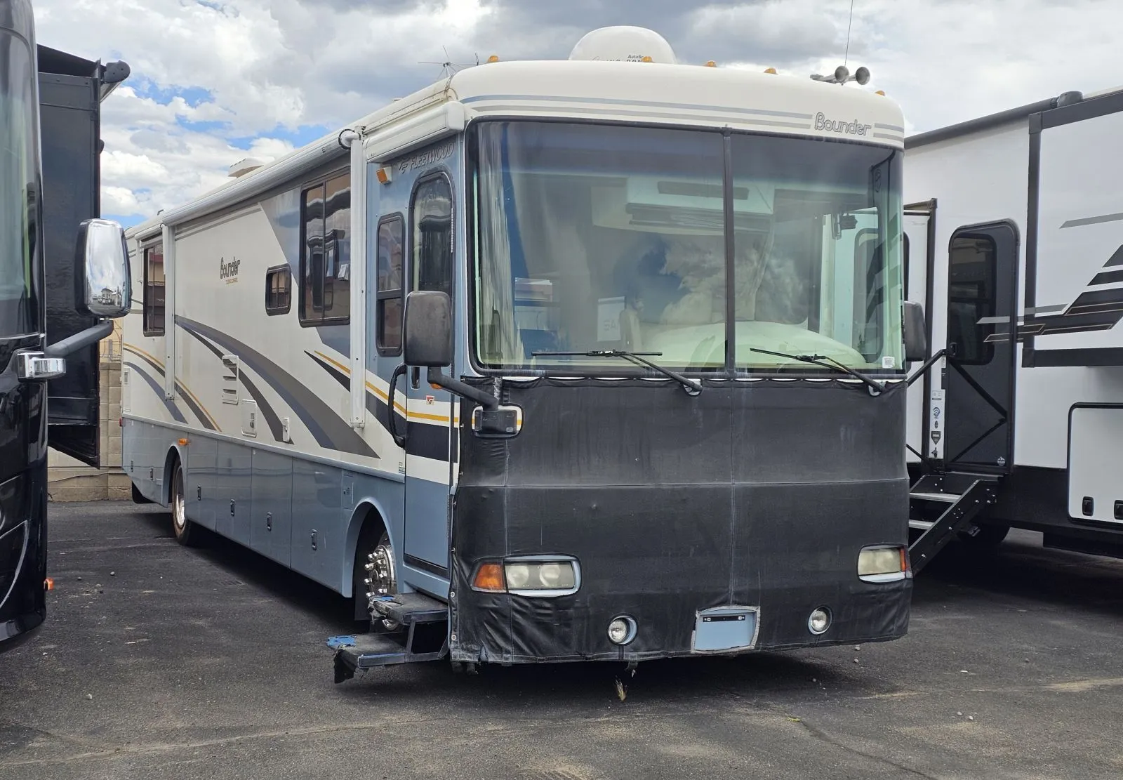 2005 Fleetwood BOUNDER 37U - Main photo