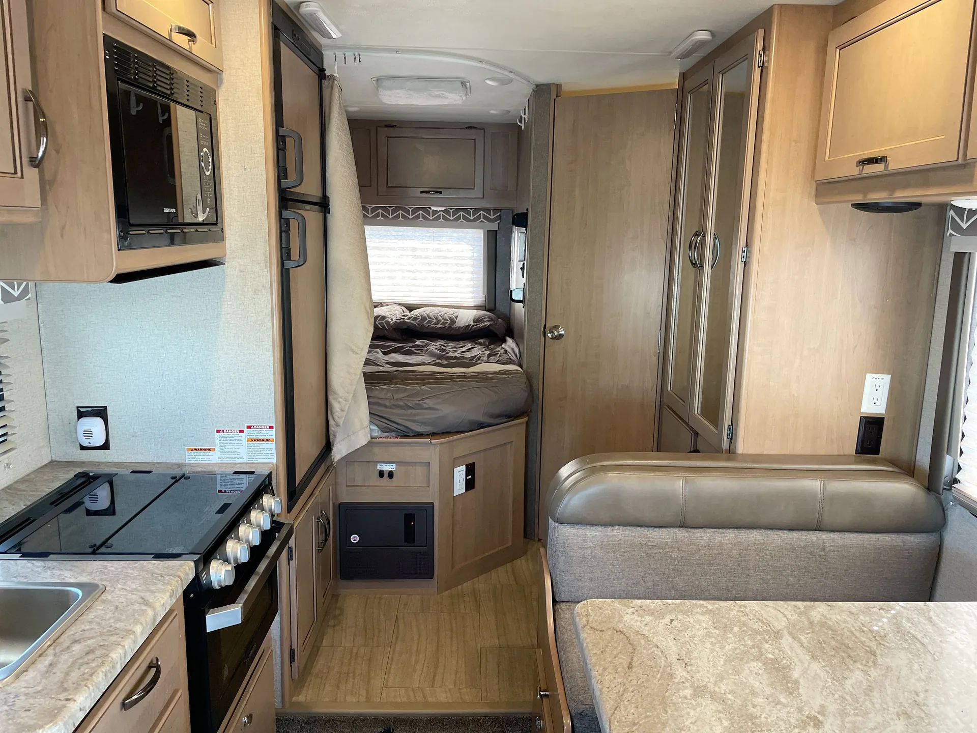 2020 Thor Motor Coach Daybreak 22GO — living area main