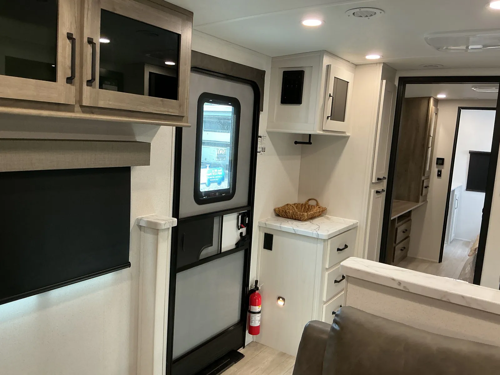 2027 Palomino Solaire 3300FLBS - Photo 3