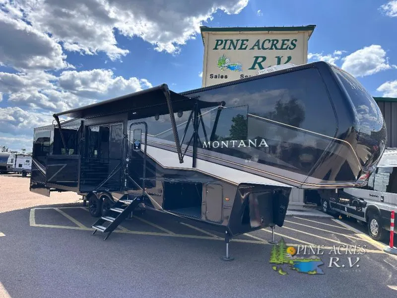 2025 Keystone Montana 3532SP - Photo 2