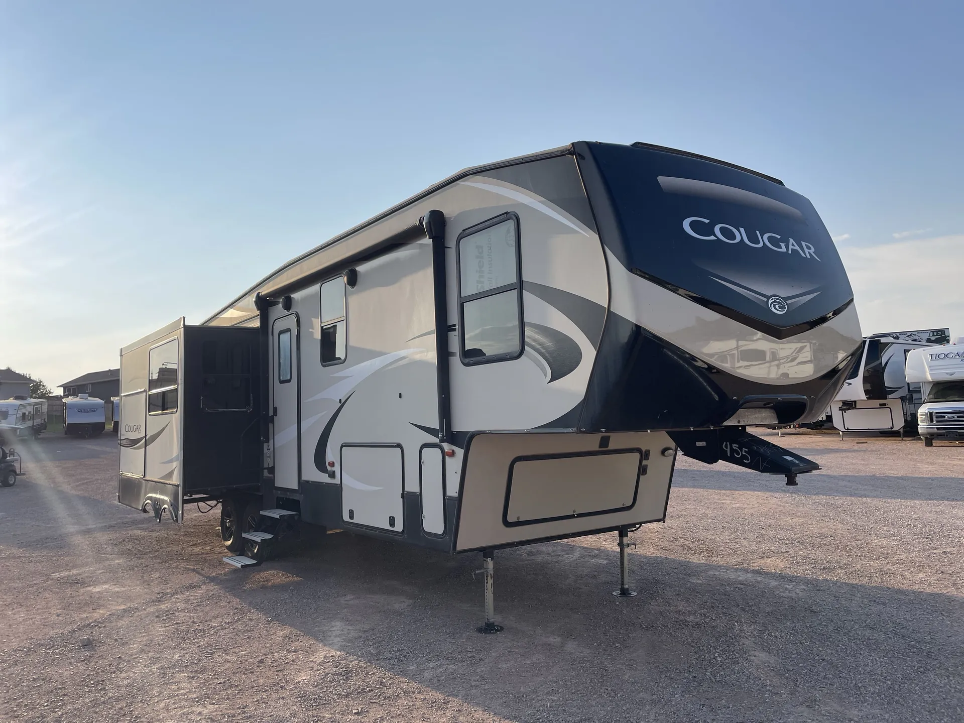 2019 Keystone Cougar 338RLK - Photo 2