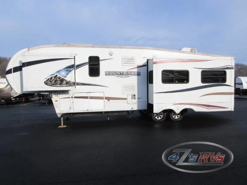 2011 Keystone Mountaineer 326RLT - Photo 4