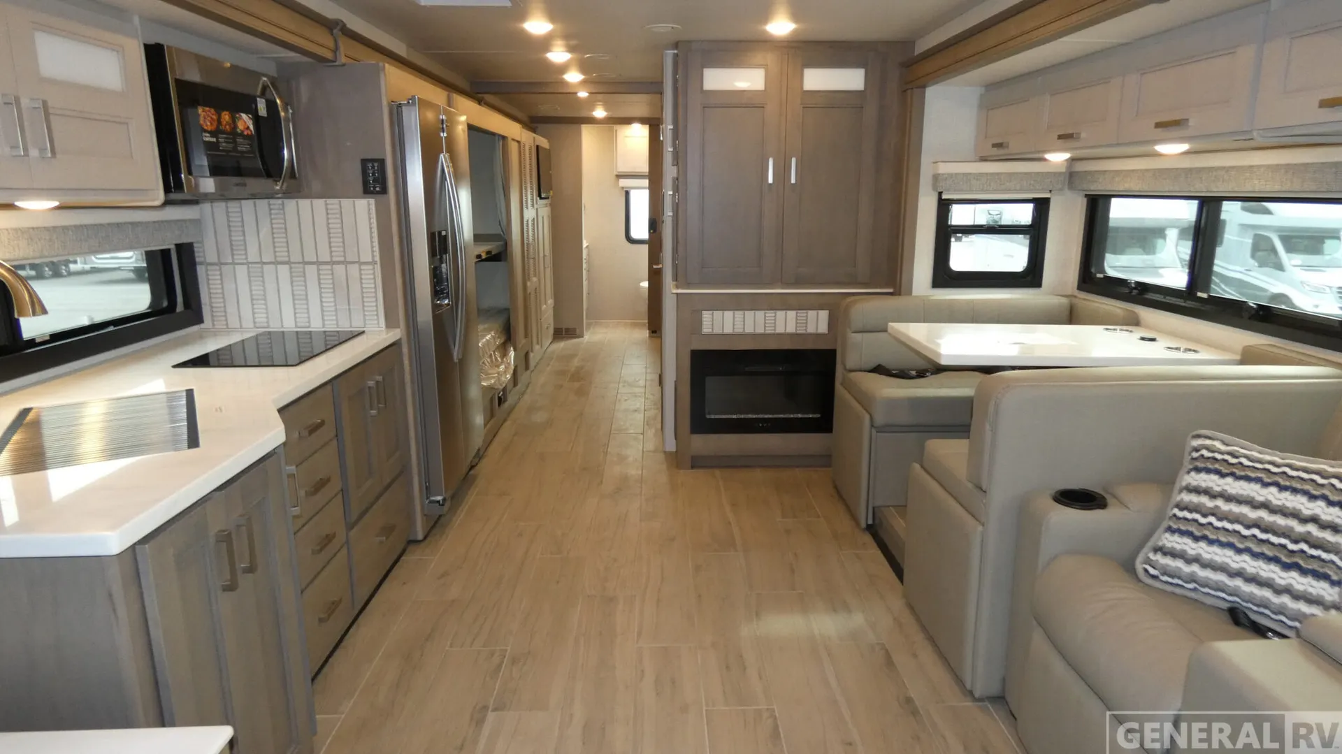 2026 Thor Motor Coach Pasadena SV 38XL - Photo 3