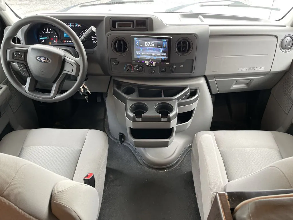 2023 Forest River Sunseeker LE 3250DSLE — Photo 6