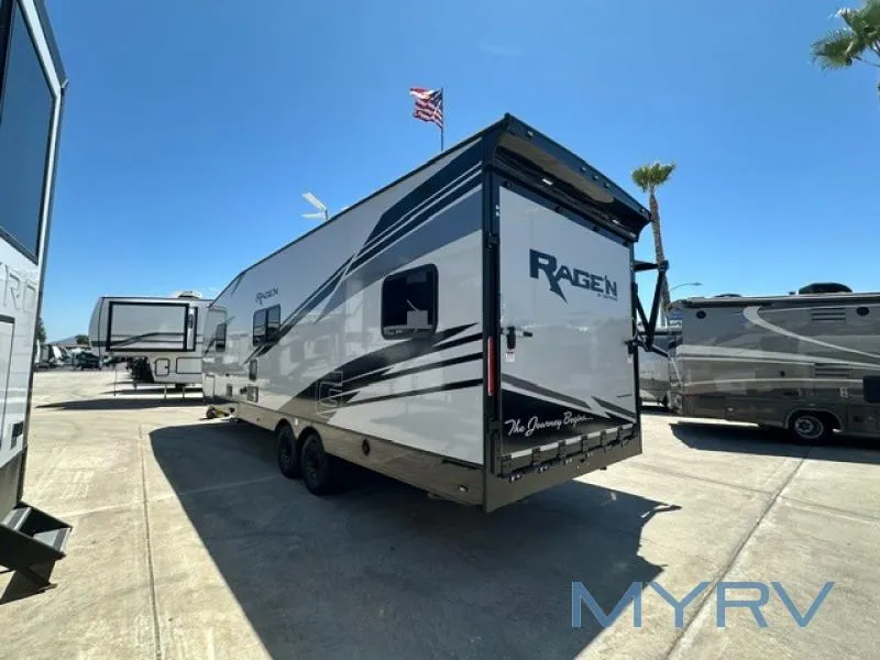 2027 Genesis Supreme RAGEN 275CRXL - Photo 2