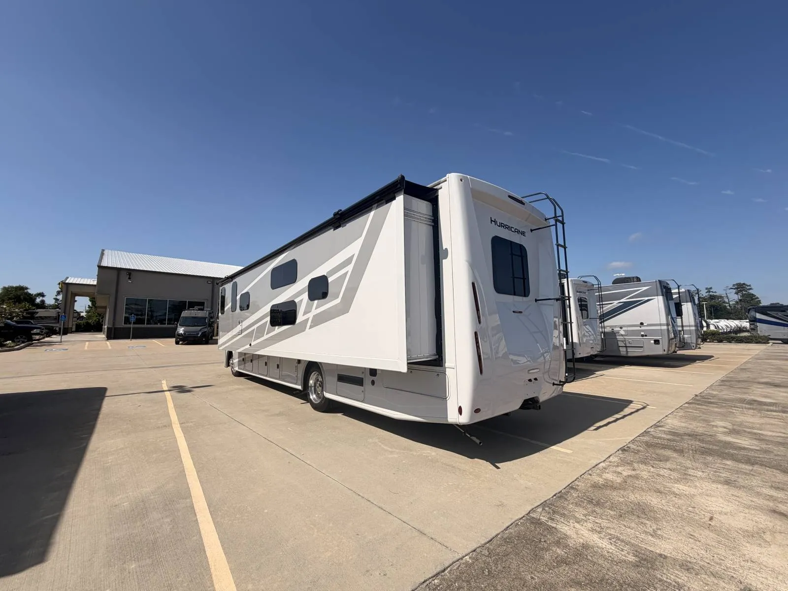 2026 Thor Motor Coach Hurricane 35J - Photo 4