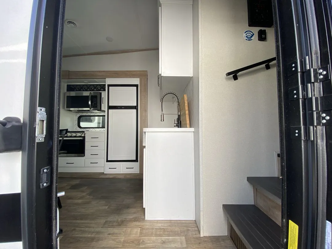 2022 Keystone Arcadia 3250RL - Photo 3