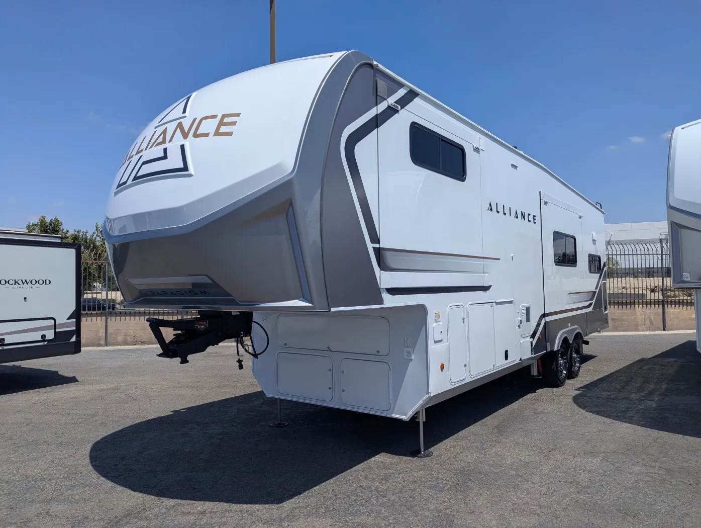 2027 Alliance RV Paradigm 312RK - Photo 4