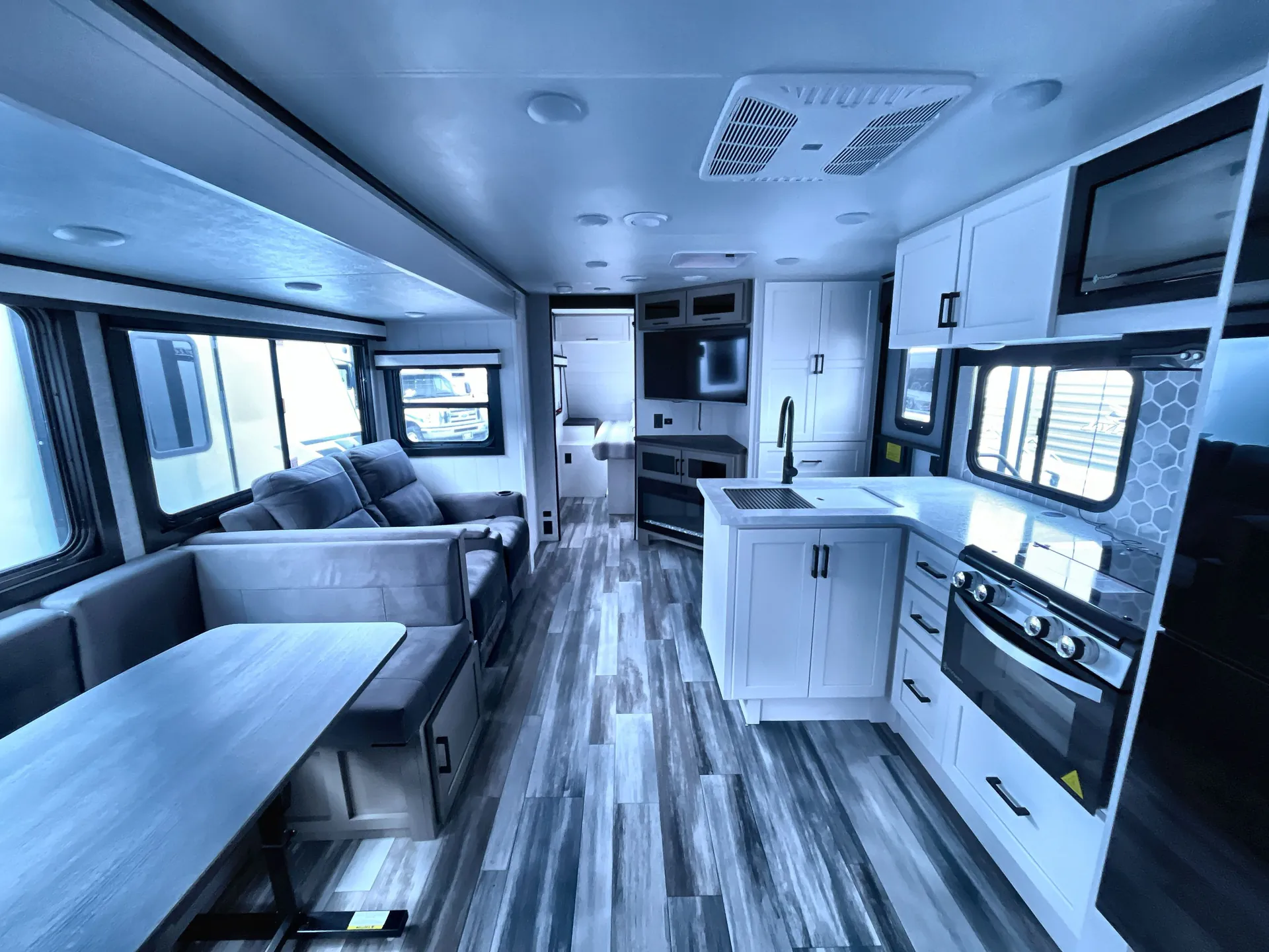 2025 Jayco Jay Feather 28RB — living area main