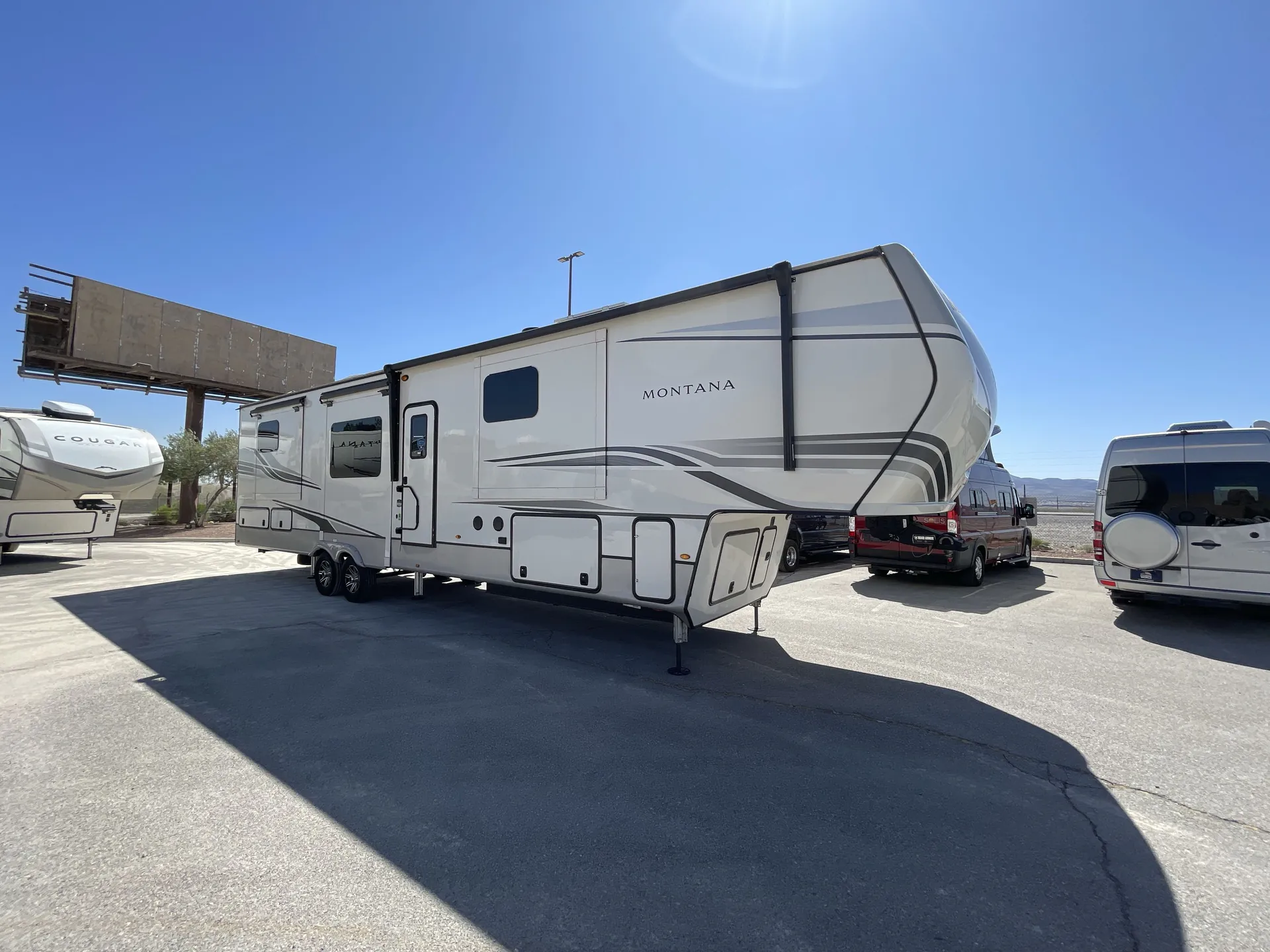 2023 Keystone Montana Legacy 3901RK - Photo 2