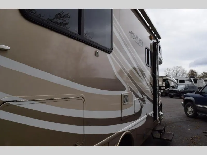 2009 Fleetwood Pulse 24D - Photo 4