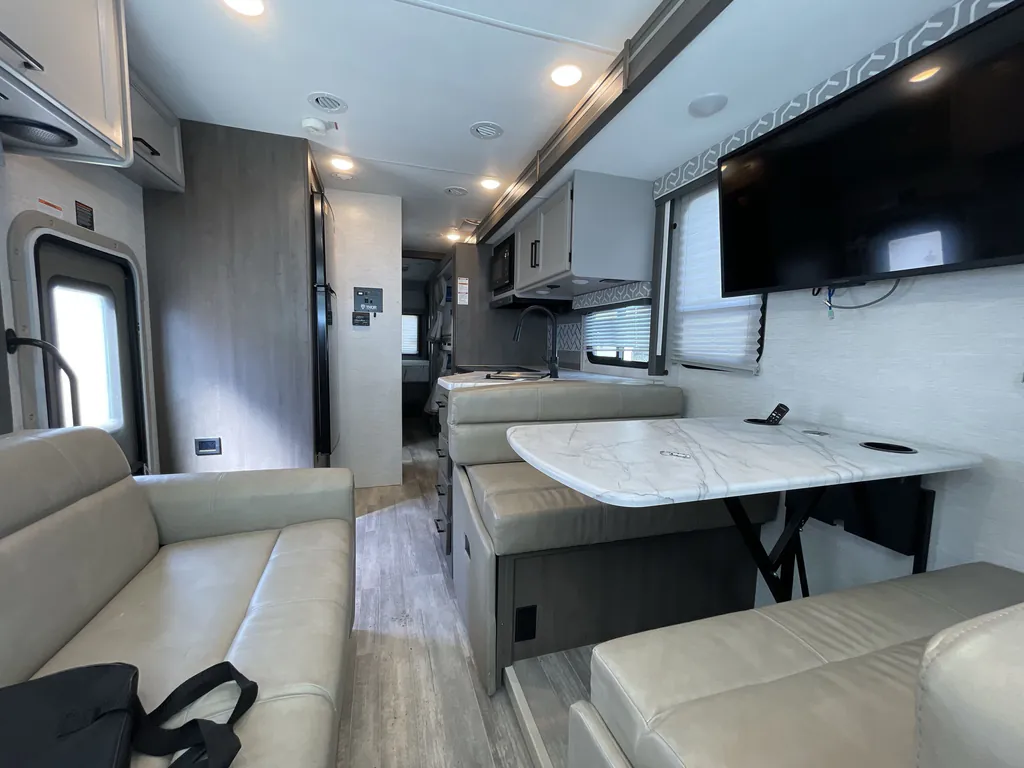 2024 Thor Motor Coach Freedom Traveler A32, Photos photo 2