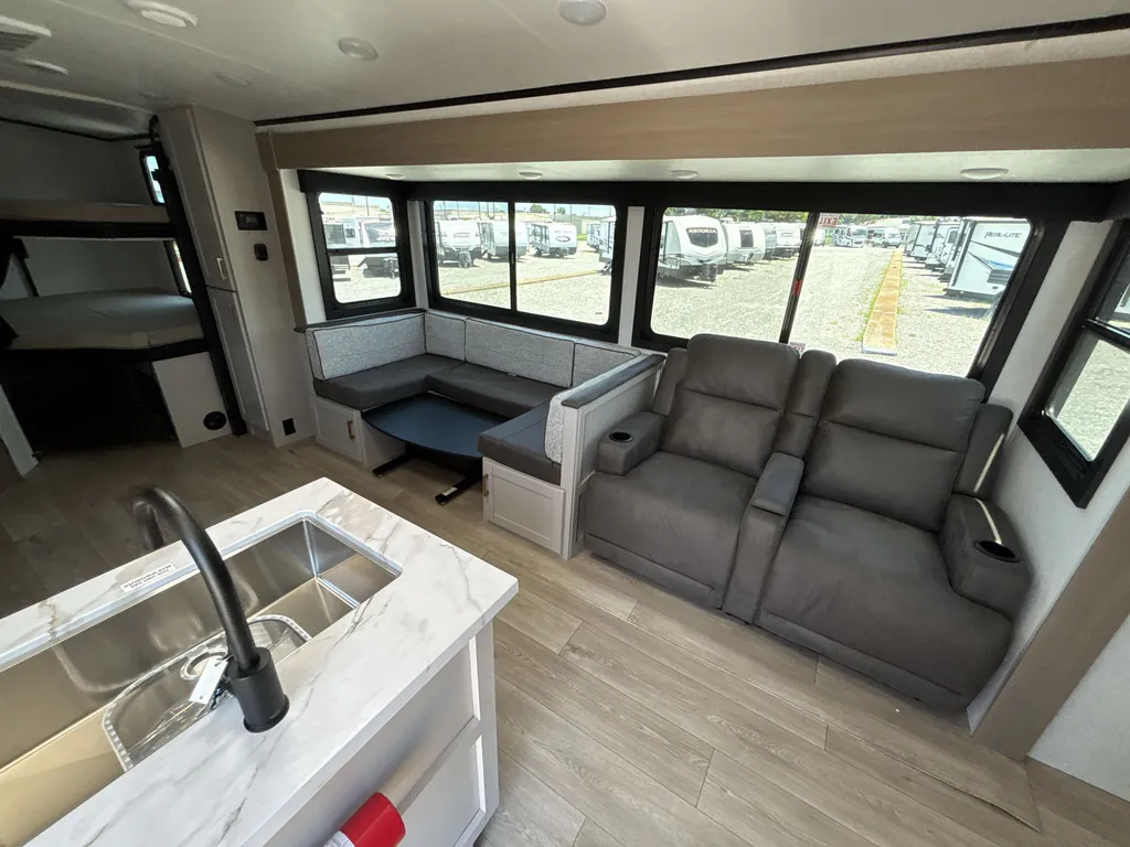 2027 Jayco Jay Feather 29BHB, Photos photo 2