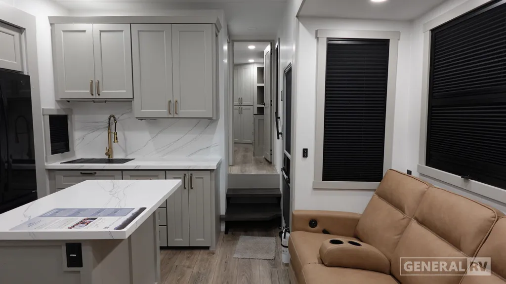 2026 Brinkley Model G 4000, Photos photo 4