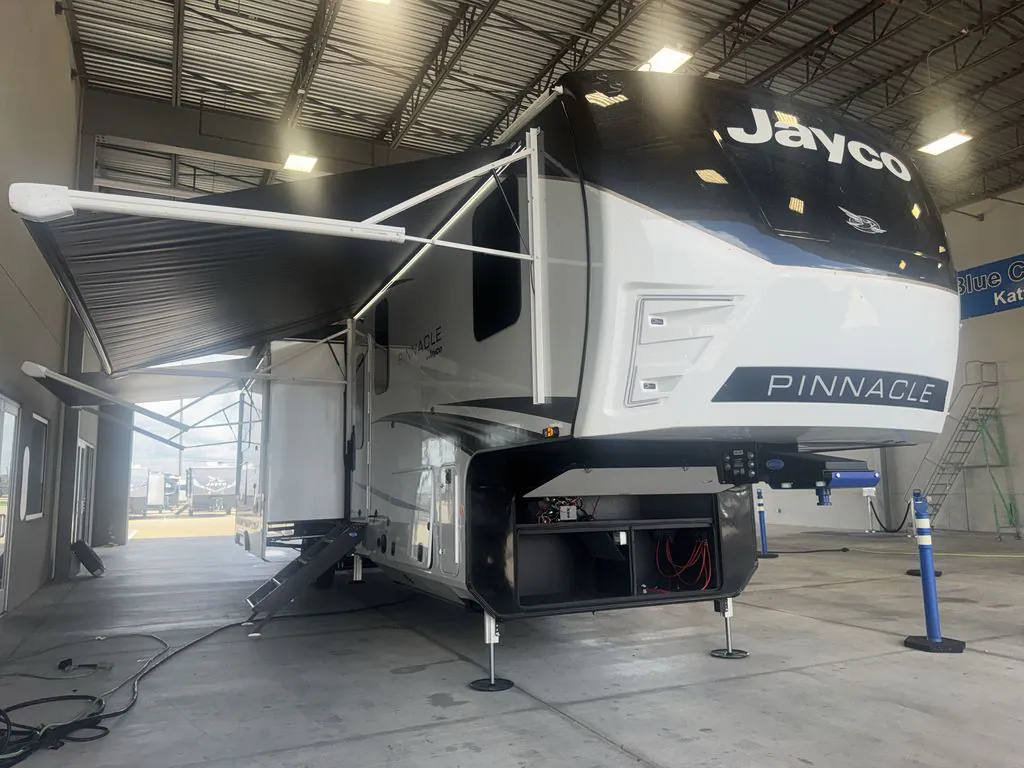 2027 Jayco Pinnacle 39DSDB - Photo 2
