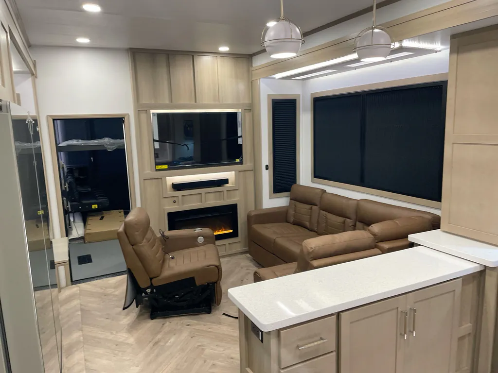 2026 Keystone Raptor 441, Photos photo 2