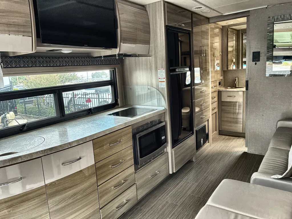 2020 Thor Motor Coach Tiburon 24FB, Photos photo 17