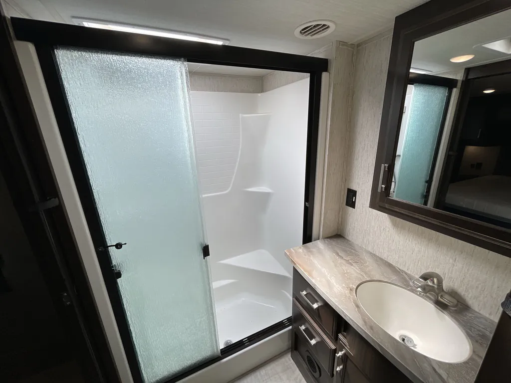 2019 Grand Design Momentum 399TH, Photos photo 15