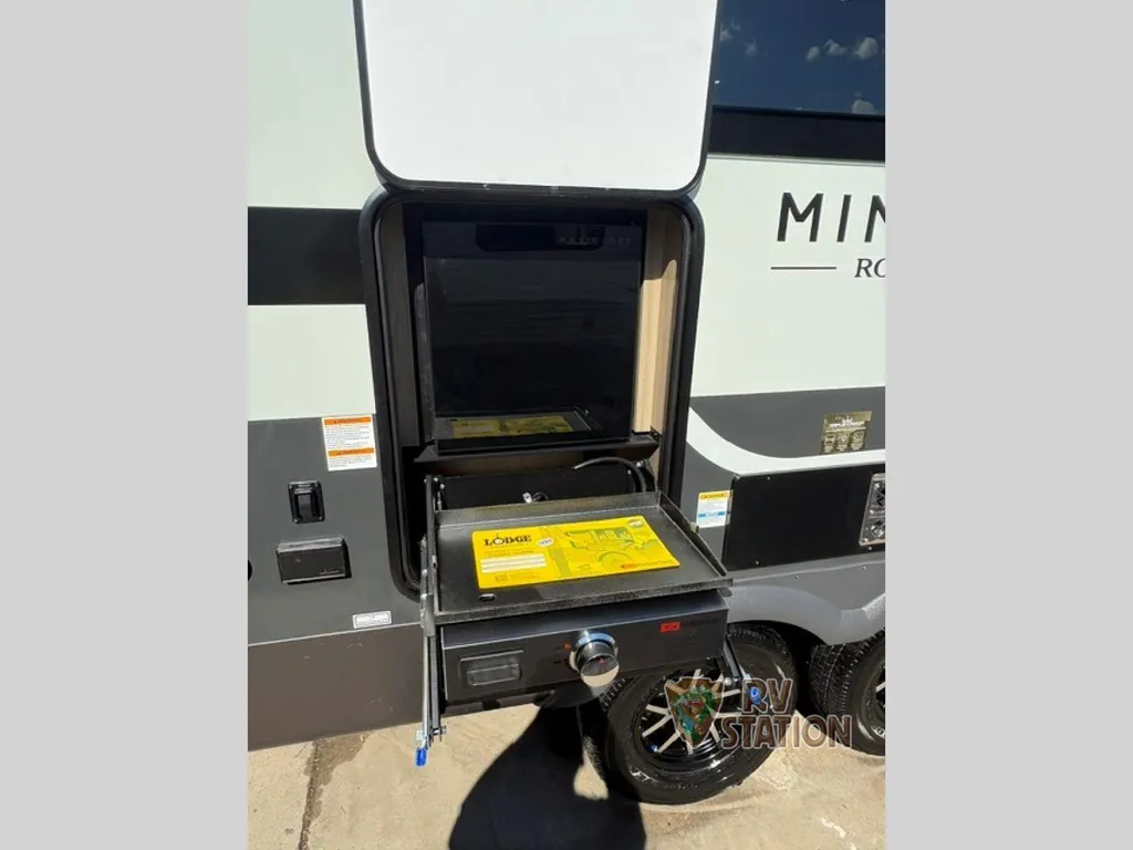 2027 Forest River Rockwood Mini Lite 2213S, Photos photo 5