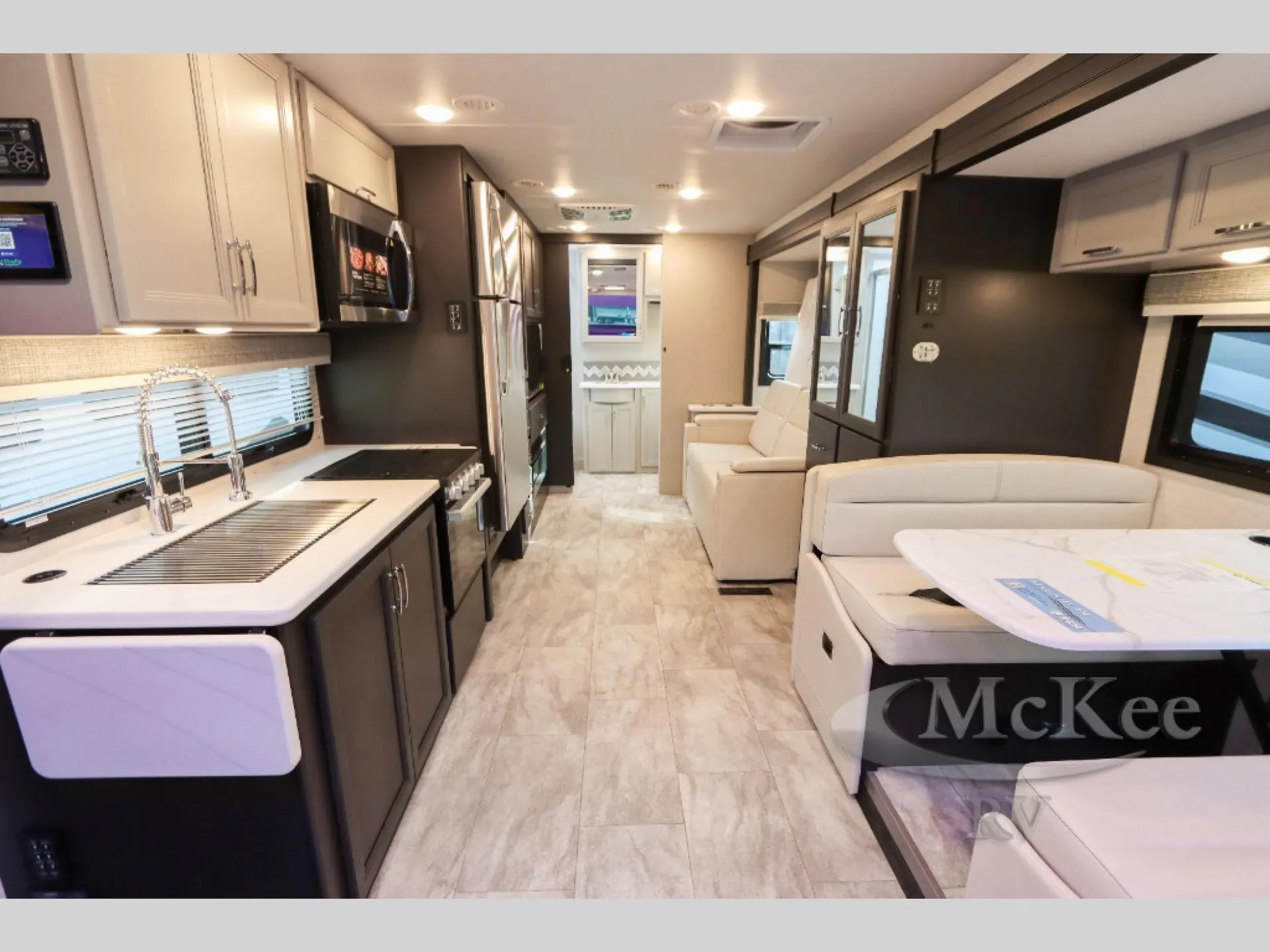 2026 Thor Motor Coach Magnitude S29 - Photo 3