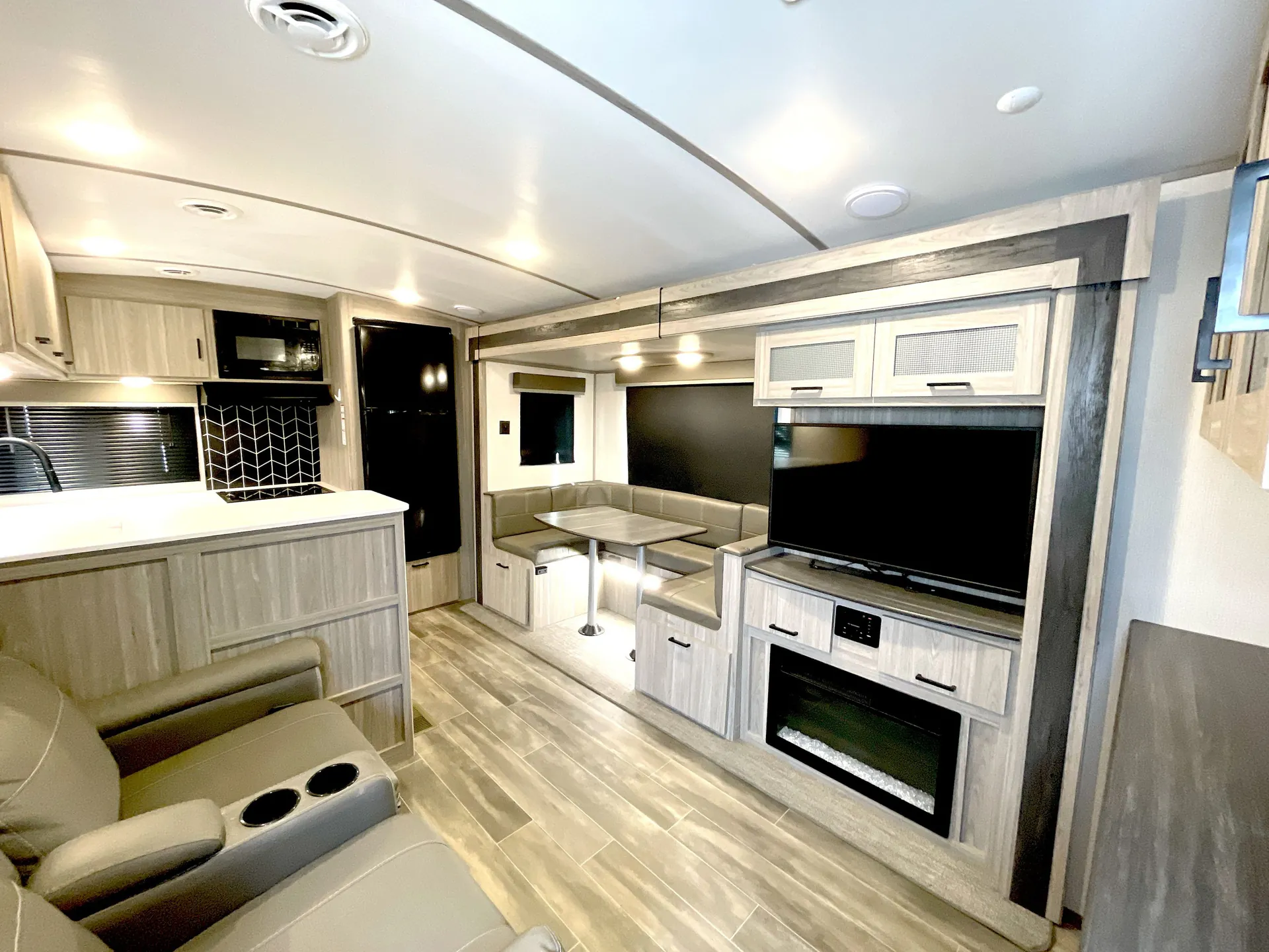 2022 Keystone Passport 2704RK — living area main