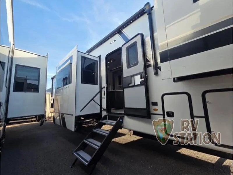2026 Keystone Montana 3761FL - Photo 4