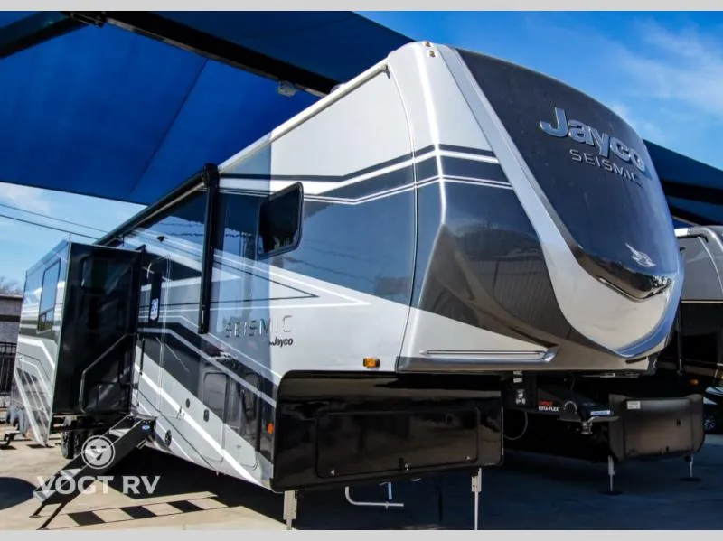 2026 Jayco Seismic 399 - Photo 2