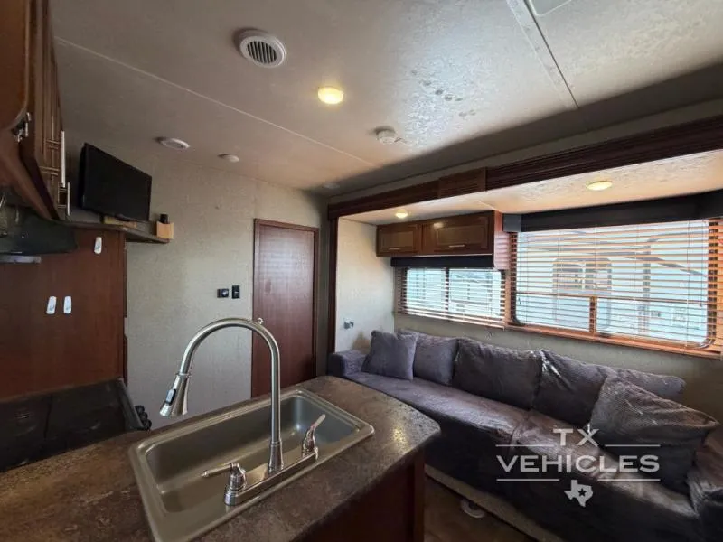 2016 Forest River RV Vengeance Super Sport 31V - Photo 4