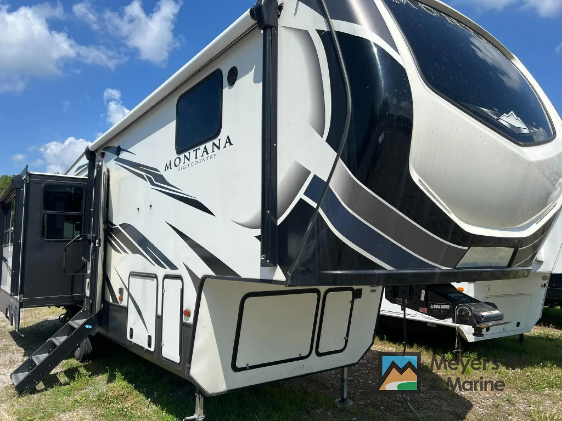 2021 Keystone Montana High Country 295RL - Photo 2