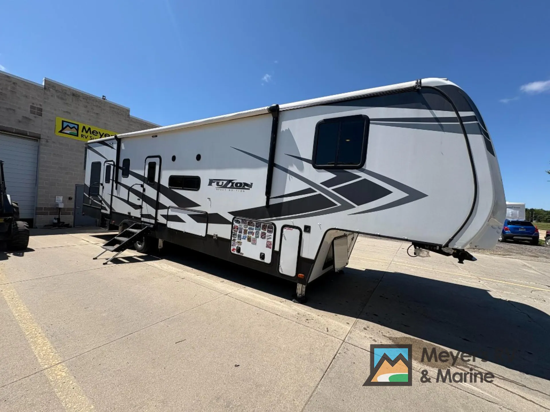 2020 Keystone Impact 359 — Photo 1