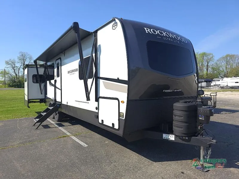2026 Forest River Rockwood Ultra Lite 2908SRL - Photo 2