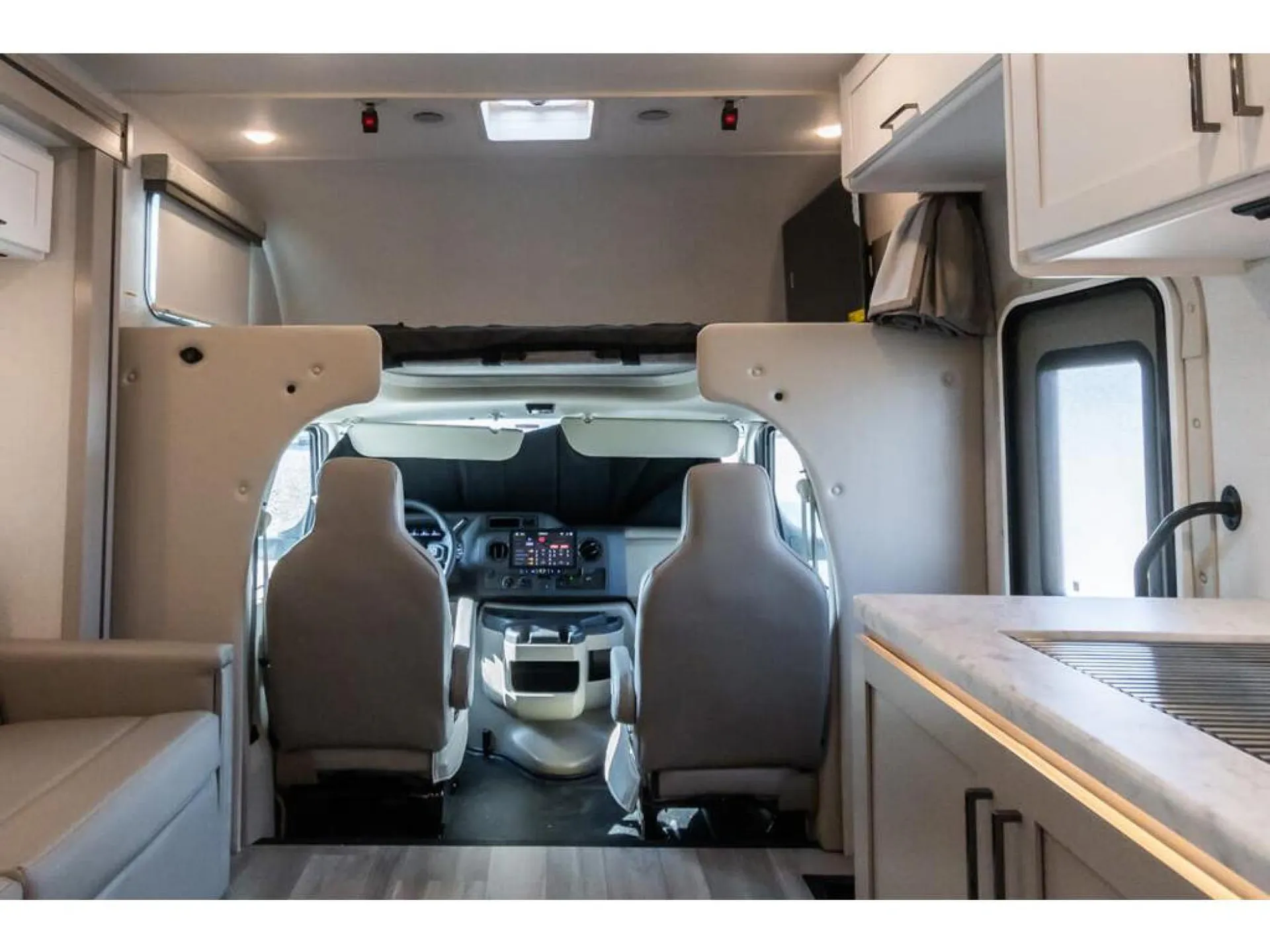 2026 Thor Motor Coach Four Winds 31H - Photo 4