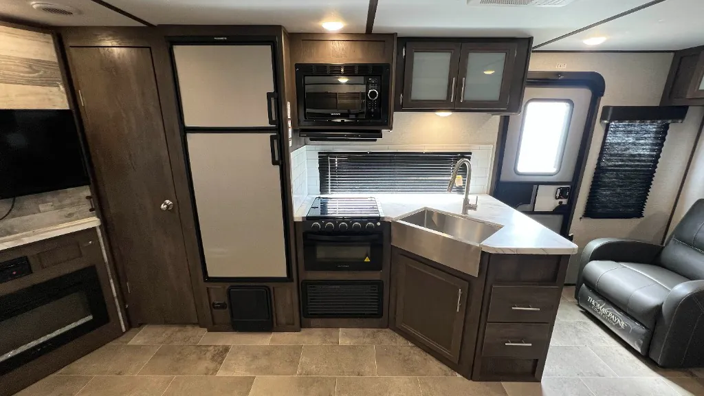 2021 Dutchmen Coleman Light 2715RL - Photo 3