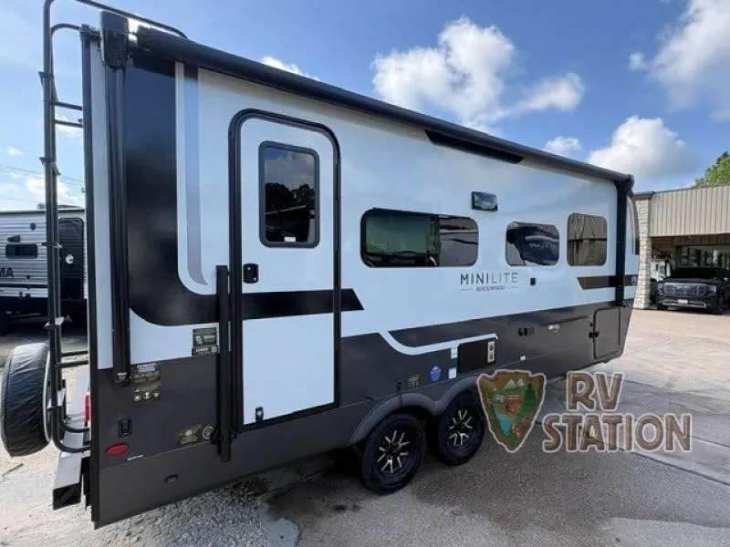 2027 Forest River Rockwood Mini Lite 2205S - Photo 3