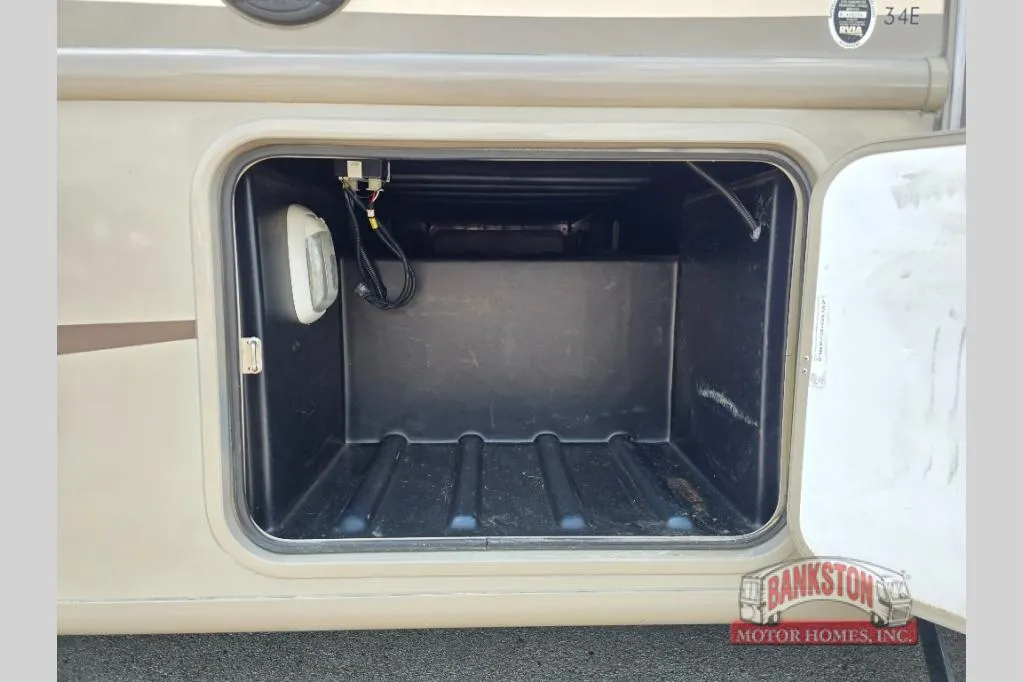 2015 Thor Motor Coach Hurricane 34E - Photo 4