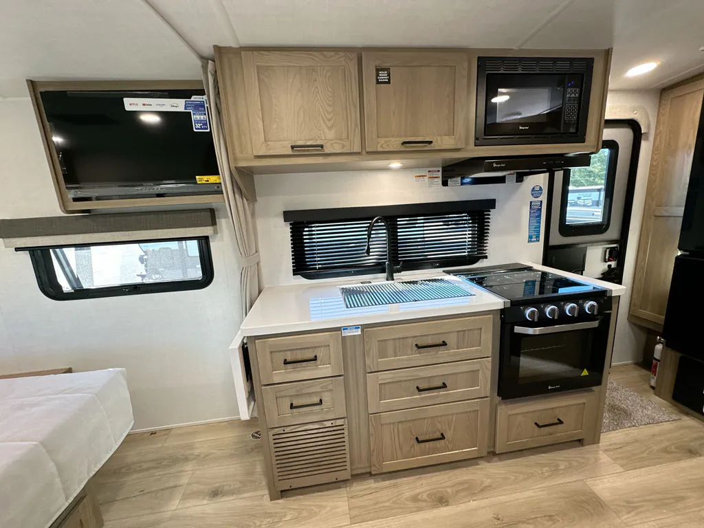 2027 Forest River Rockwood Mini Lite 2109S, Photos photo 13