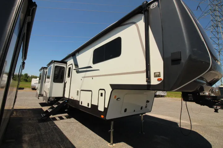 2027 Forest River Rockwood Signature 404SRK - Photo 3